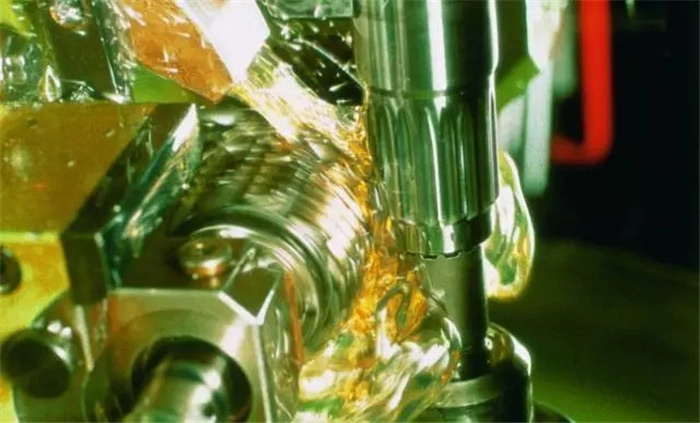 （圖：切削液使用場(chǎng)景）