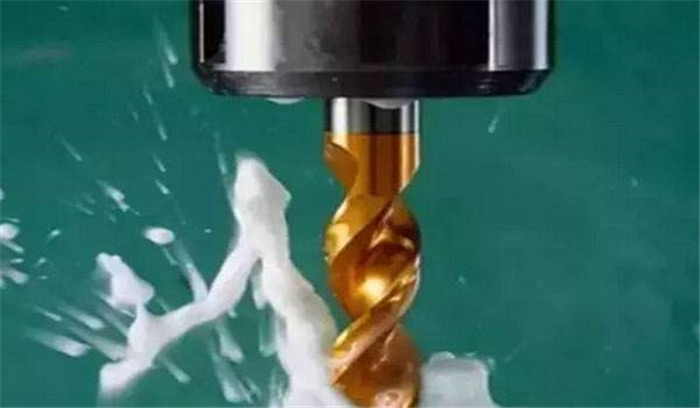 （圖：切削液使用場景）