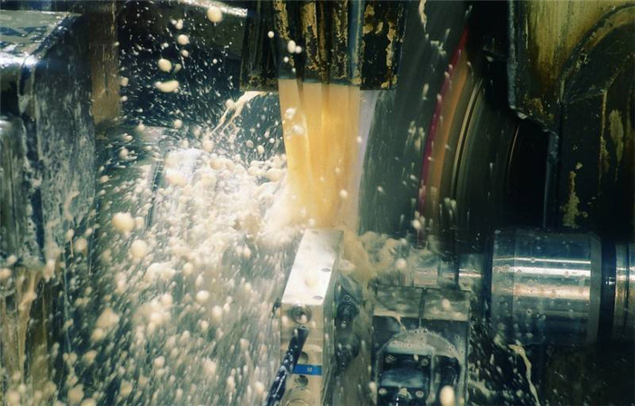 （圖：切削液使用場景）